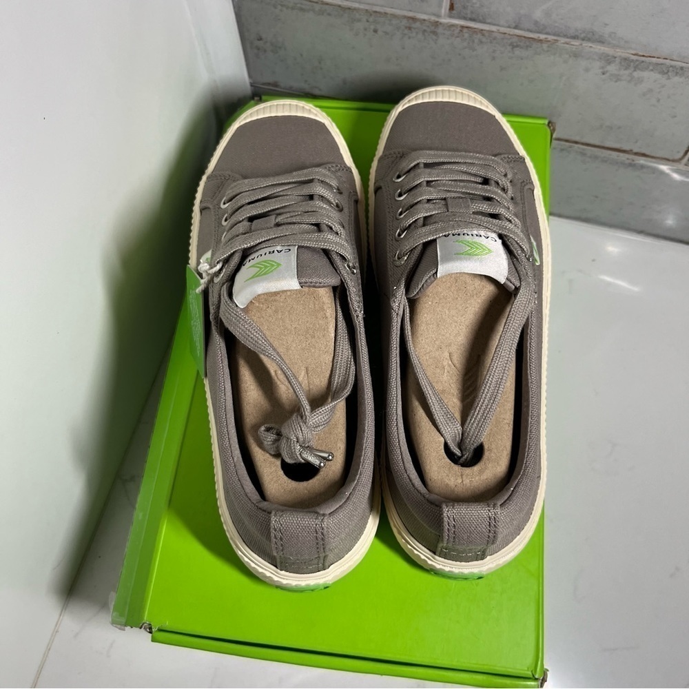 Cariuma OCA Mystic Grey Low Canvas Sneakers Women 8 - Picture 2 of 9